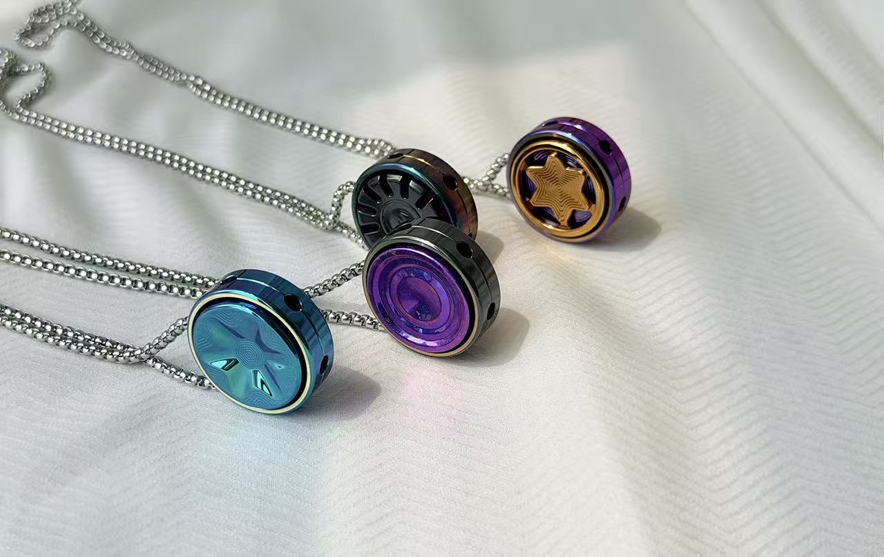 "Novo" Lock Necklace